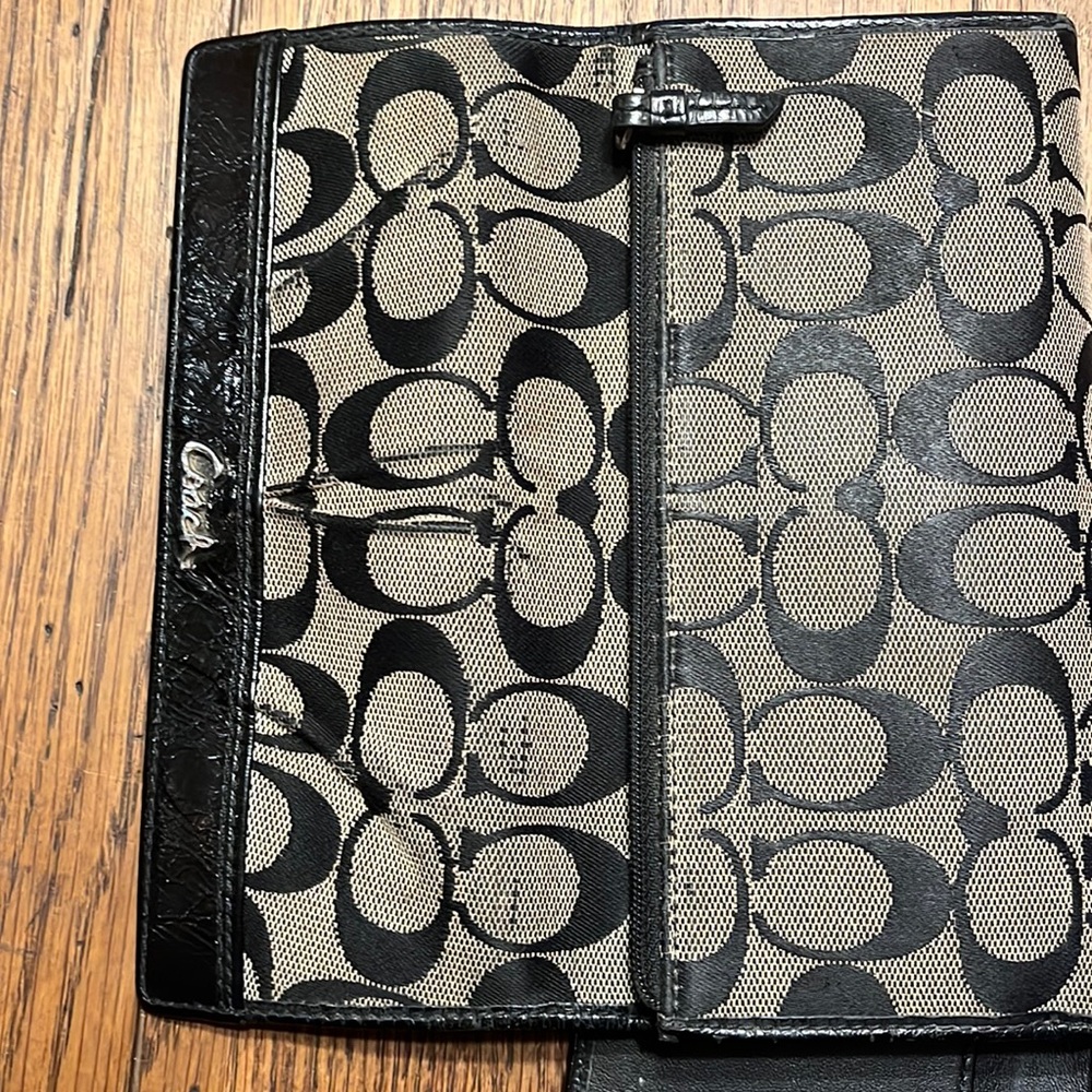 Coach Wallet - Picture 4 of 4